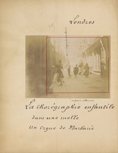 La Chorégraphe Enfantile Dans Une Ruelle Un Oigue Barbarie by Unbekannt Unbekannt